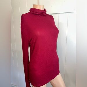 Fabletics medium maroon turtleneck